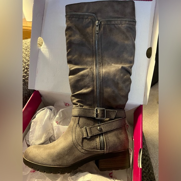 New boots - Picture 4 of 5